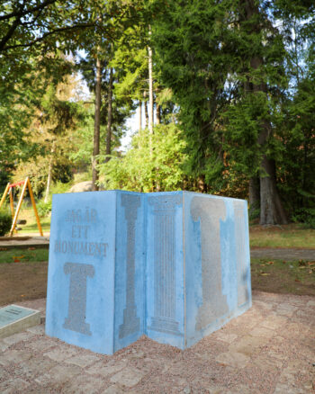 "Jag är ett monument" är en del av "Historien börjar här", ett monument som hyllar Kortedala skapat av konstnärerna konstnärerna Meira Ahmemulic och Emma Dominguez. Foto: Familjebostäder.